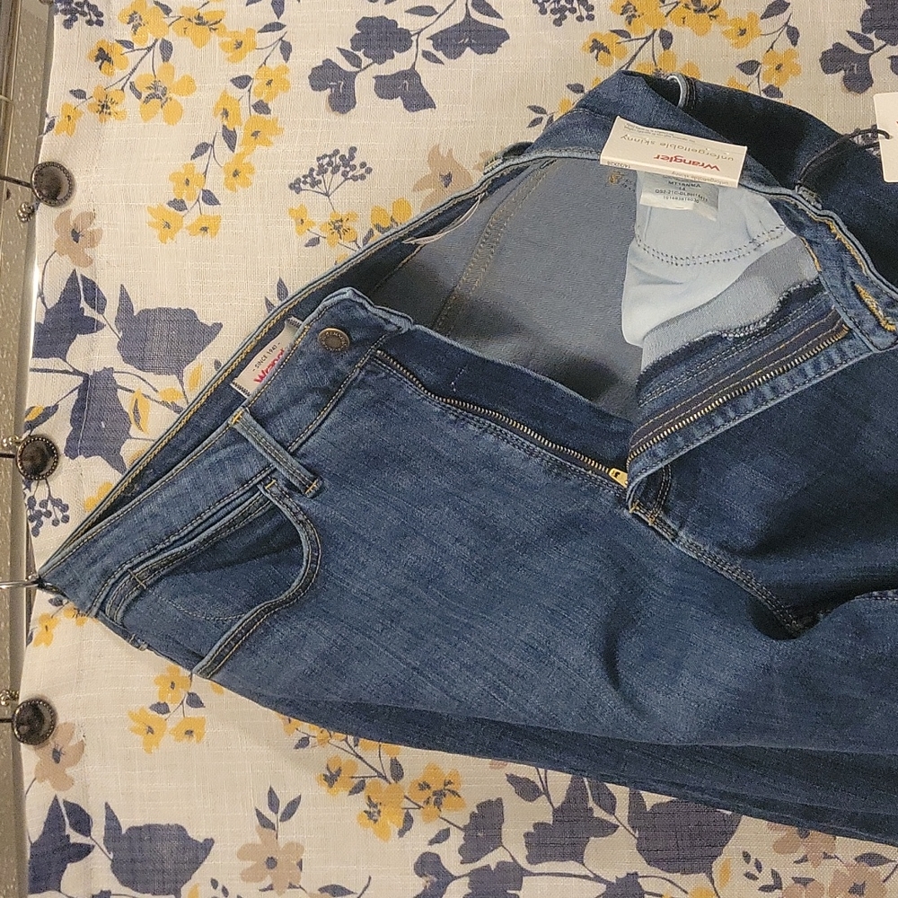 Ladies wrangler jeans